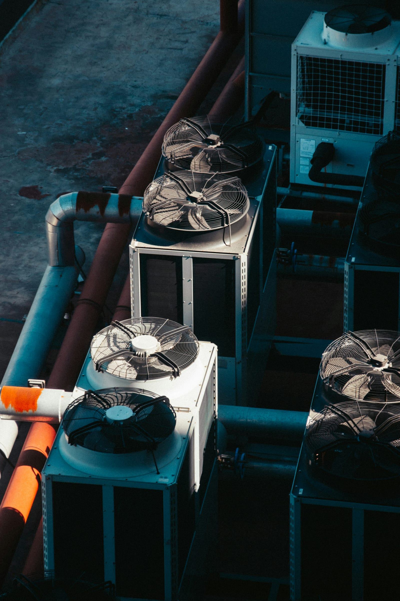 Rooftop condensing units and refrigerant piping on a commercial building